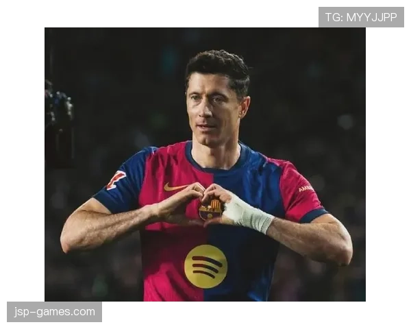 巴萨重返诺坎普,士气高涨迎战新赛季 巴萨重返诺坎普,士气高涨迎战新赛季