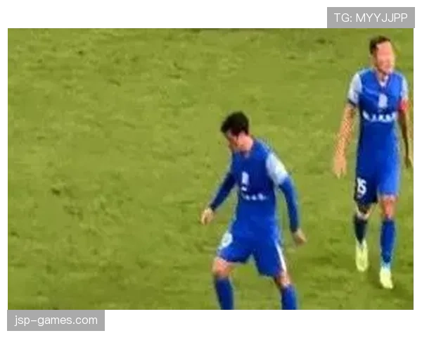 吐口水为何直接红牌?解析足球中的暴力行为判罚规则