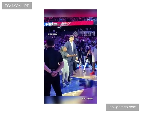 姚明的家里居然有专门的篮球场，邻居都羡慕疯了